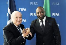 Joseph Blatter y Andrés Jorge Mbomio.