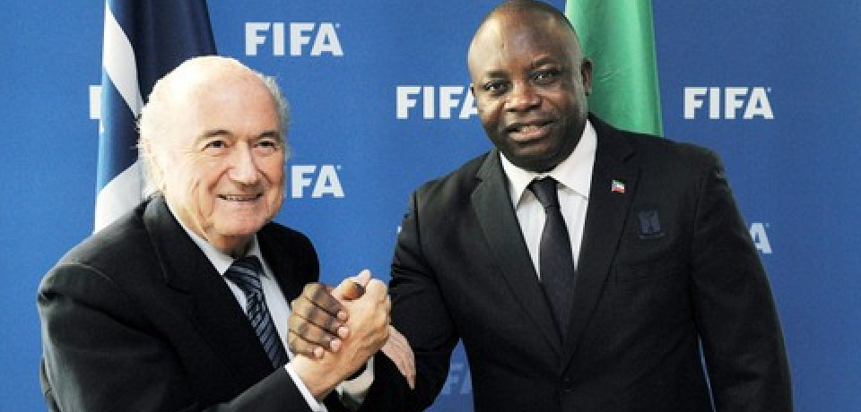 Joseph Blatter y Andrés Jorge Mbomio.