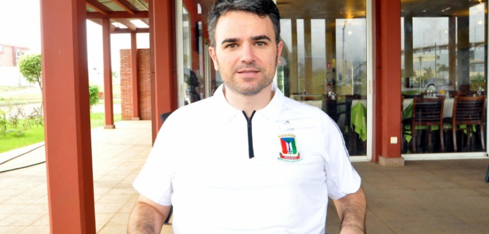 El entrenador del Nzalang Nacional de Fútbol Sala, Ricardo Íñiguez.