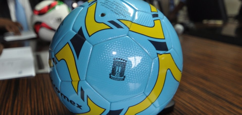El balón con el se disputarán los torneos sub-10 y sub-12.