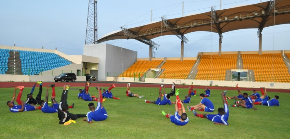 Estiramientos durante el entrenamiento.