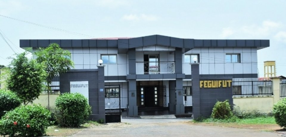 Fachada principal de la Federación Ecuato-Guineana de Fútbol (FEGUIFUT)